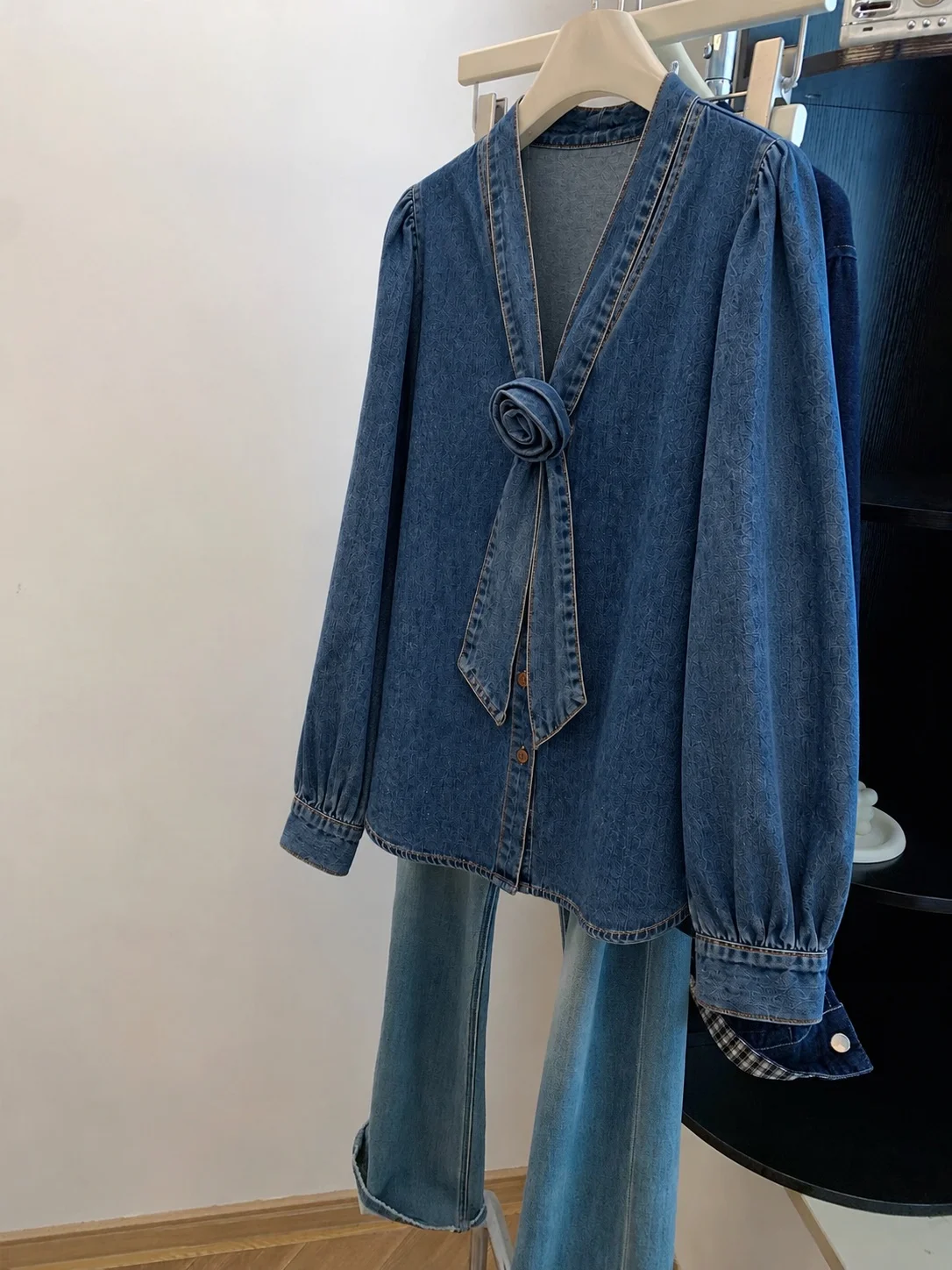 Elegant V-Neck Denim Shirt Women's Flower Tie Decorative Bubble Sleeve Loose Shoulder Commute Long Sleeve Shirt Standard Fit