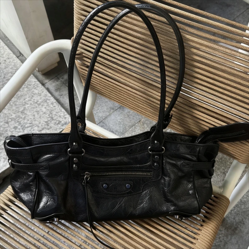 

Faionable Leather Motorcycle Bag Women's Commuter oulder Bag Underarm Rivet Design Soft Square ape Handbag