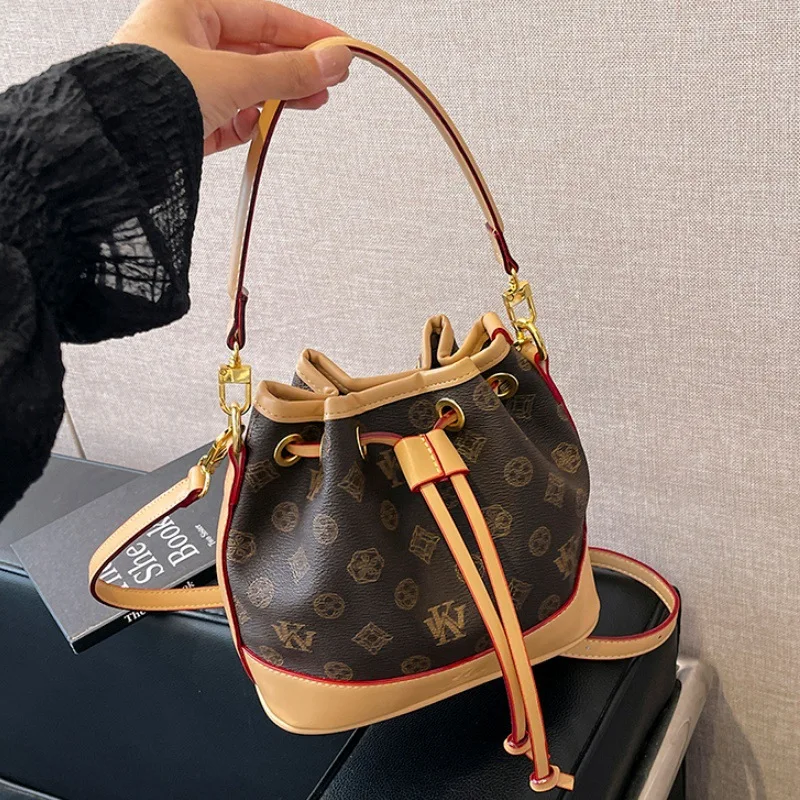 

Trendy Two-Tone Drawstring Bucket Bag 2026, Spacious Signature Print Shoulder Bag & Versatile Crossbody Purse