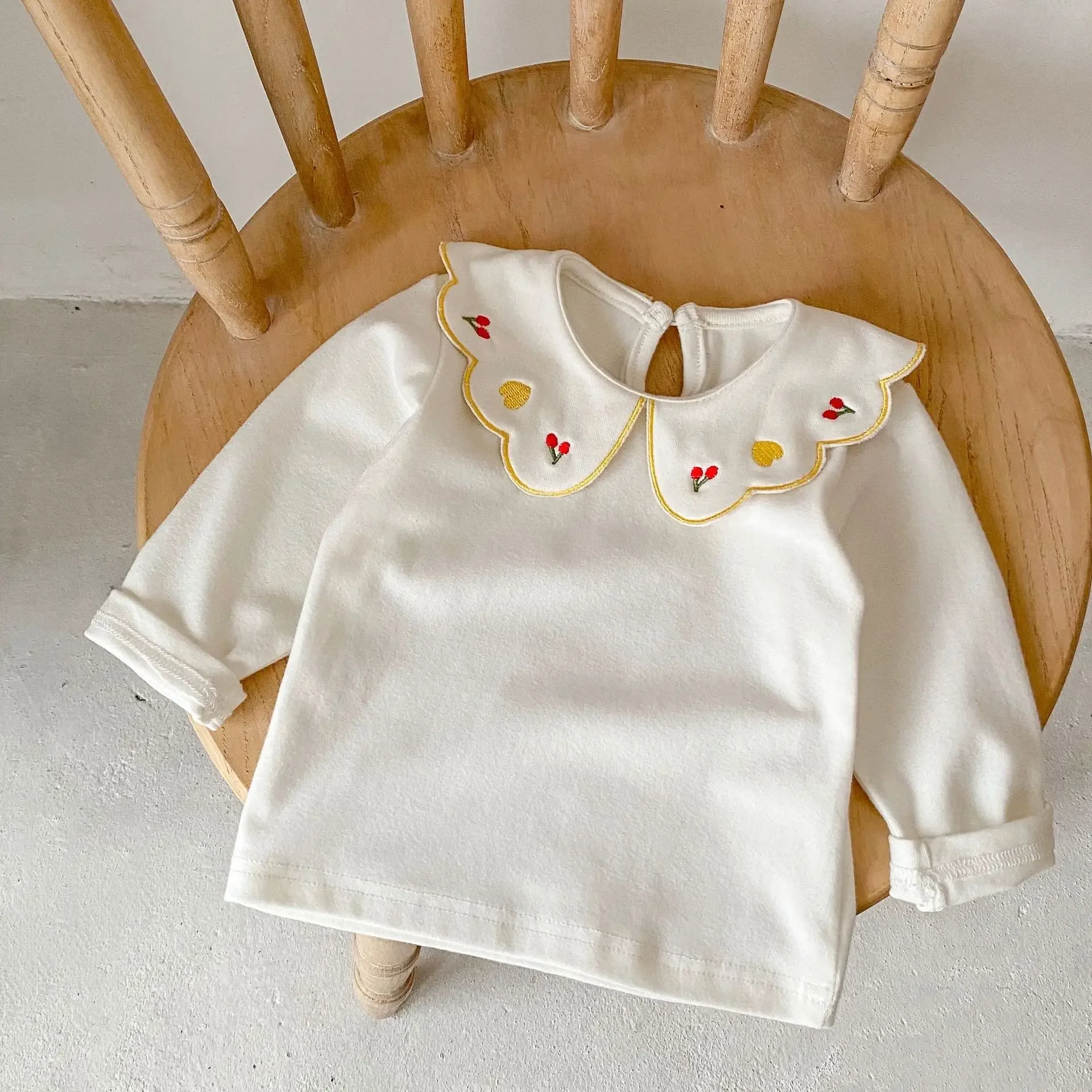 2023 New Baby Underlay Top All Cotton Long Sleeved T-shirt Girl Embroidered Round Neck Outgoing Bottom Top