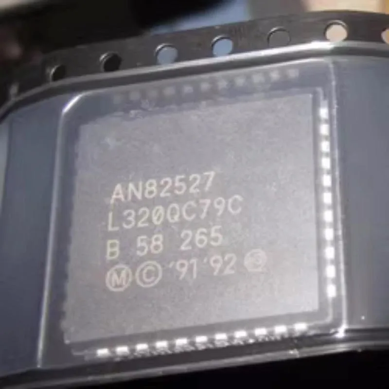 

AN82527 plcc44 5 шт.