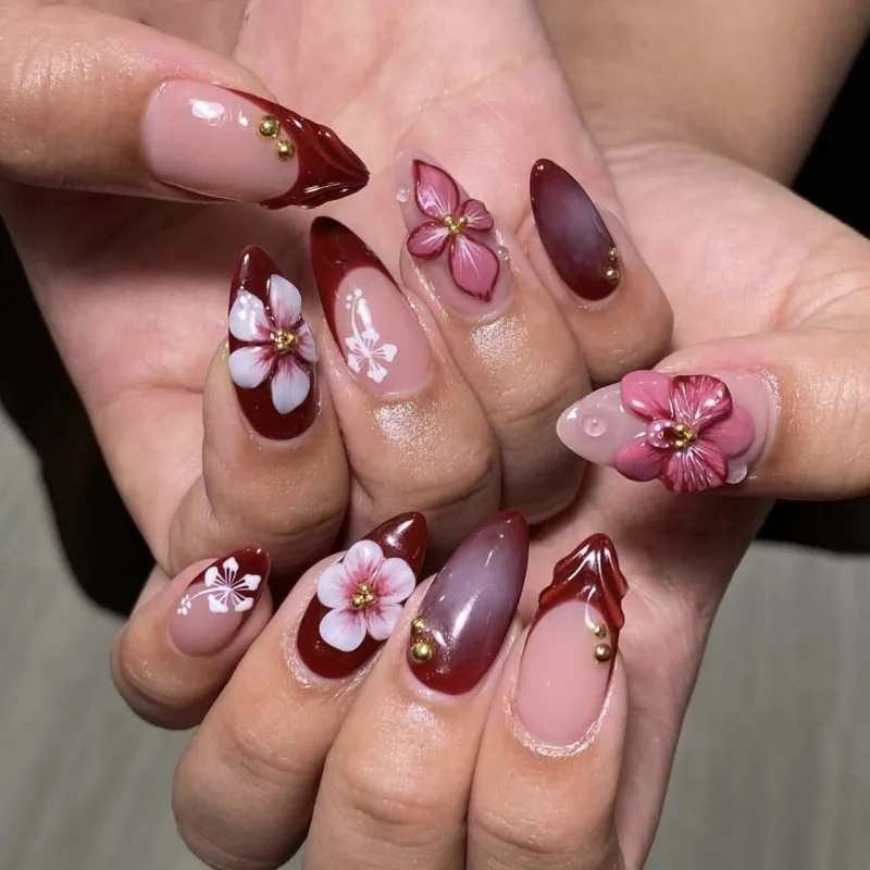 

24PCS 3D Burgundy Carved Flowers Almond Wearable False Nails Shiny Gold Decor Sweet Cool French Press on Nails Simple Fake Nails