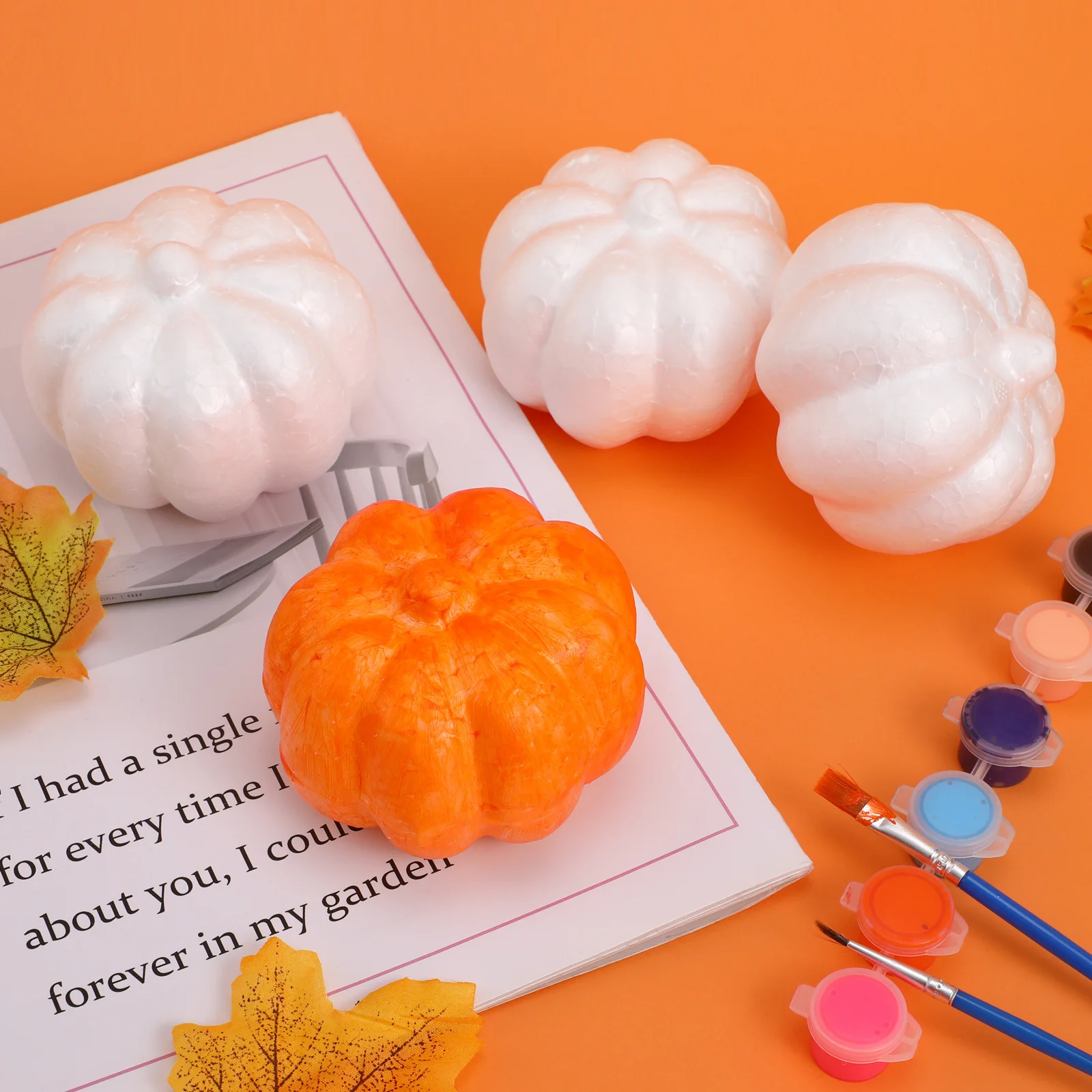 

20Pcs Creative DIY Pumpkin Models Artificial Pumpkin Adornment for Halloween Party Kindergarten Activity Use DIY Pumpkins