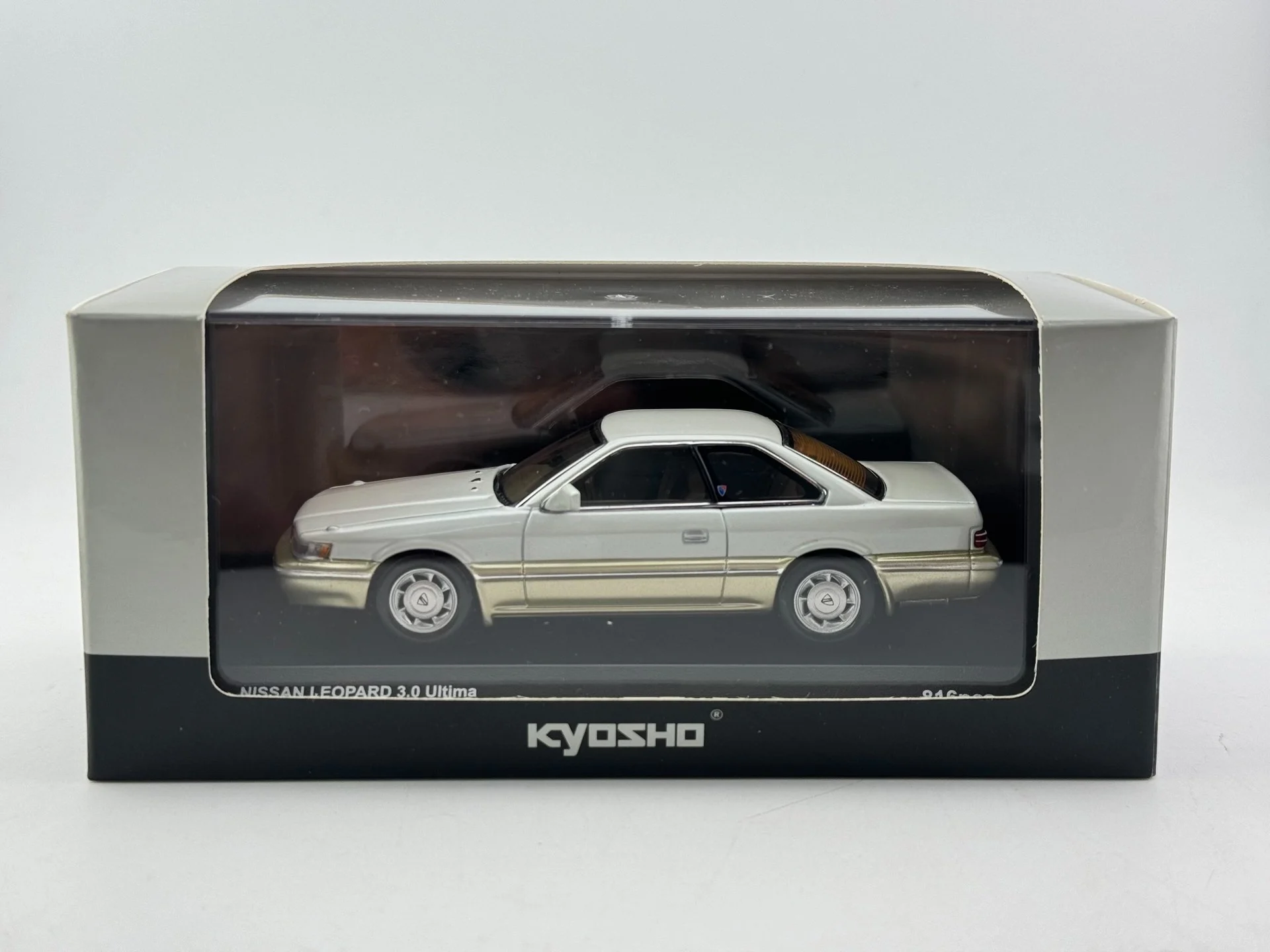 

Металлическая модель автомобиля JINGSHANG Leopard 3.0 Ultima в масштабе 1/43