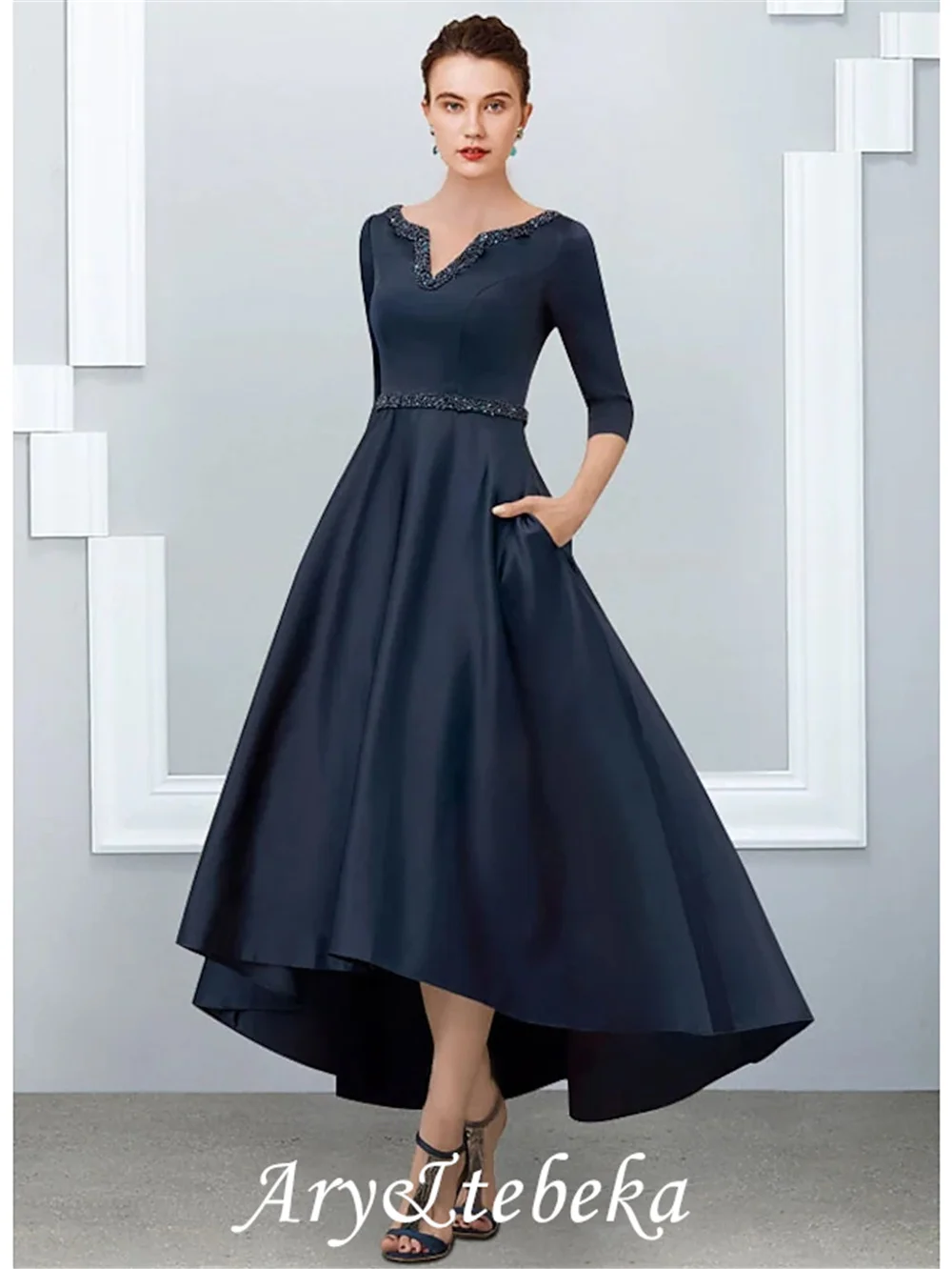 

A-Line Mother of the Bride Dress Elegant V Neck Floor Length Satin Half Sleeve with Pleats