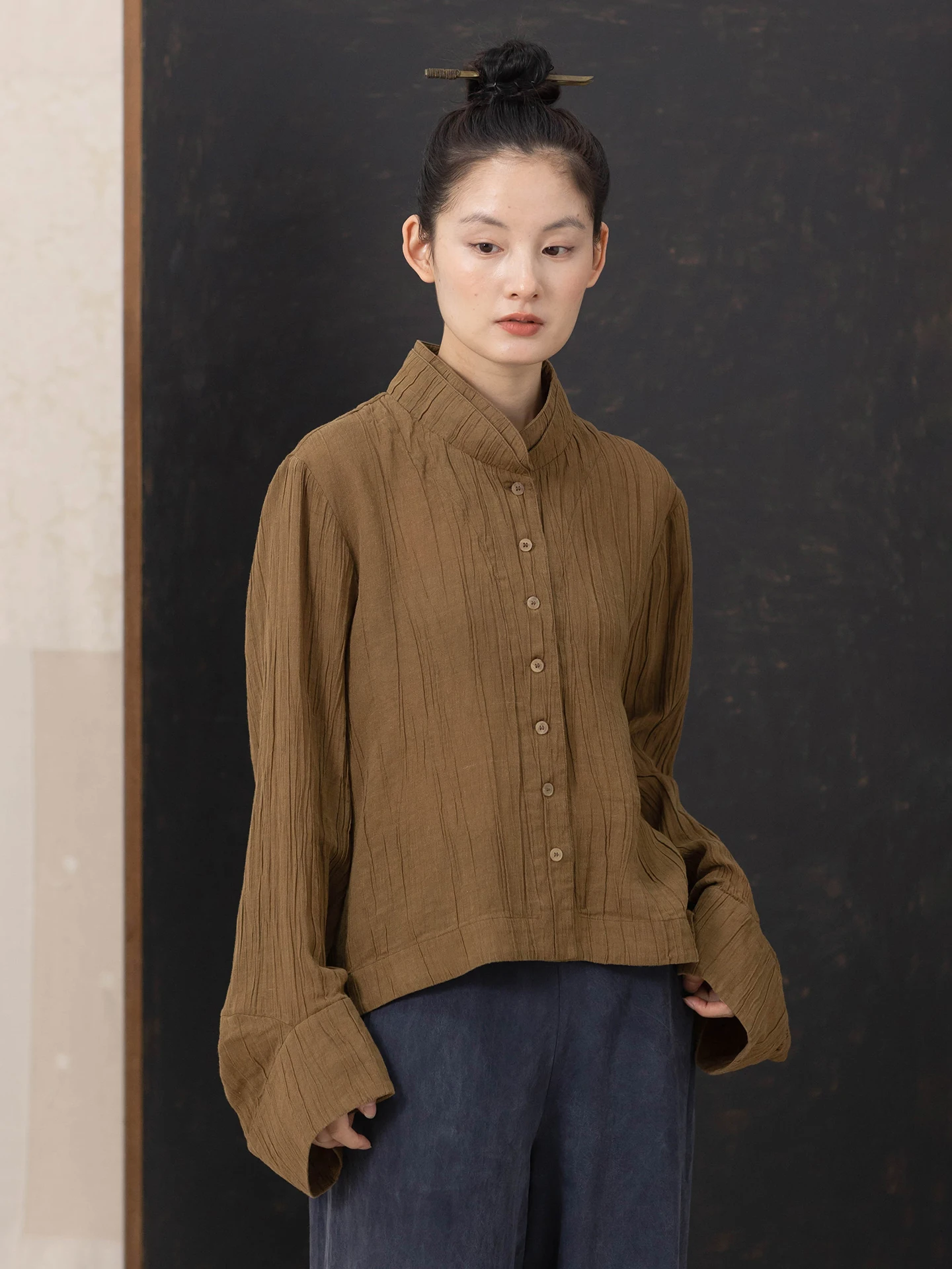 

Elegant Loose Fit Silk Single Button Shirt Textured Wrinkled Feel Women's Spring Summer Fashion Breathable Comfortable