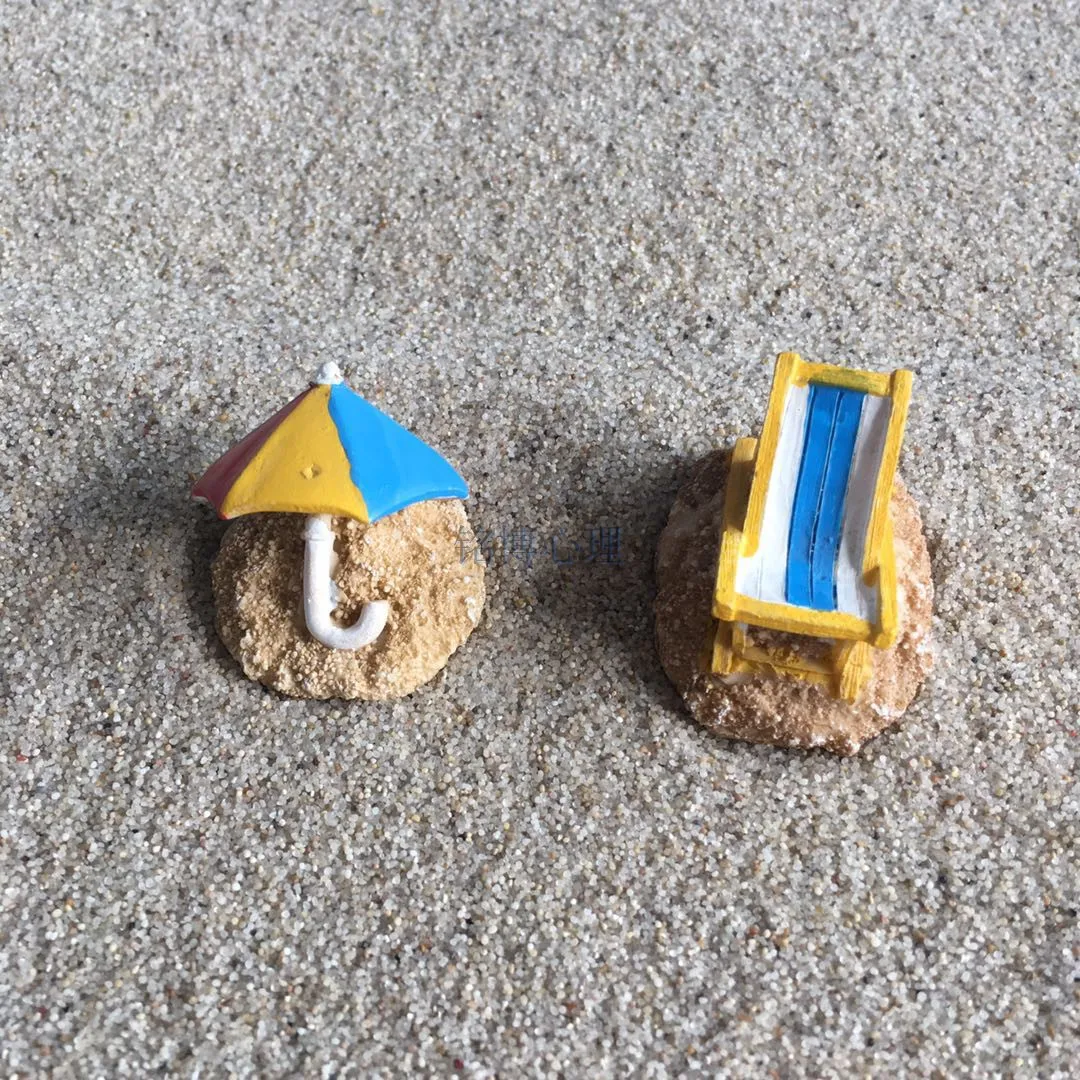 mini resin figure mental psychological sand table game box court therapy  leisure  beach Sun umbrella recliner chair