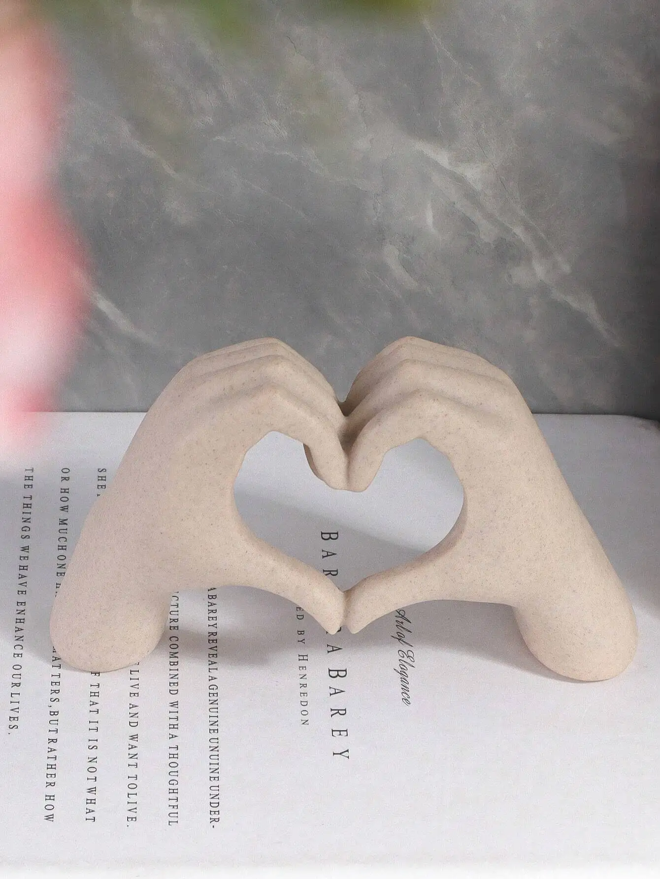 1pc Resin Heart Gesture Decorative Ornament