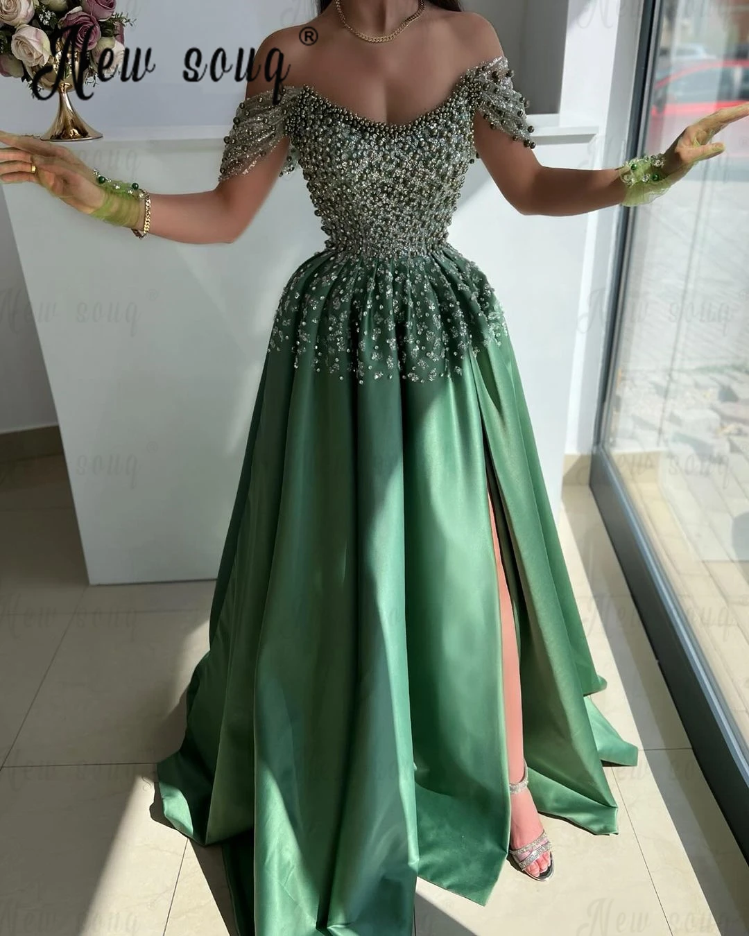 Emerald Green Prom Dresses Off Shoulder Satin vestidos de fiesta Elegant A-line Side High Split Embroidery Wedding Party Dress ﻿