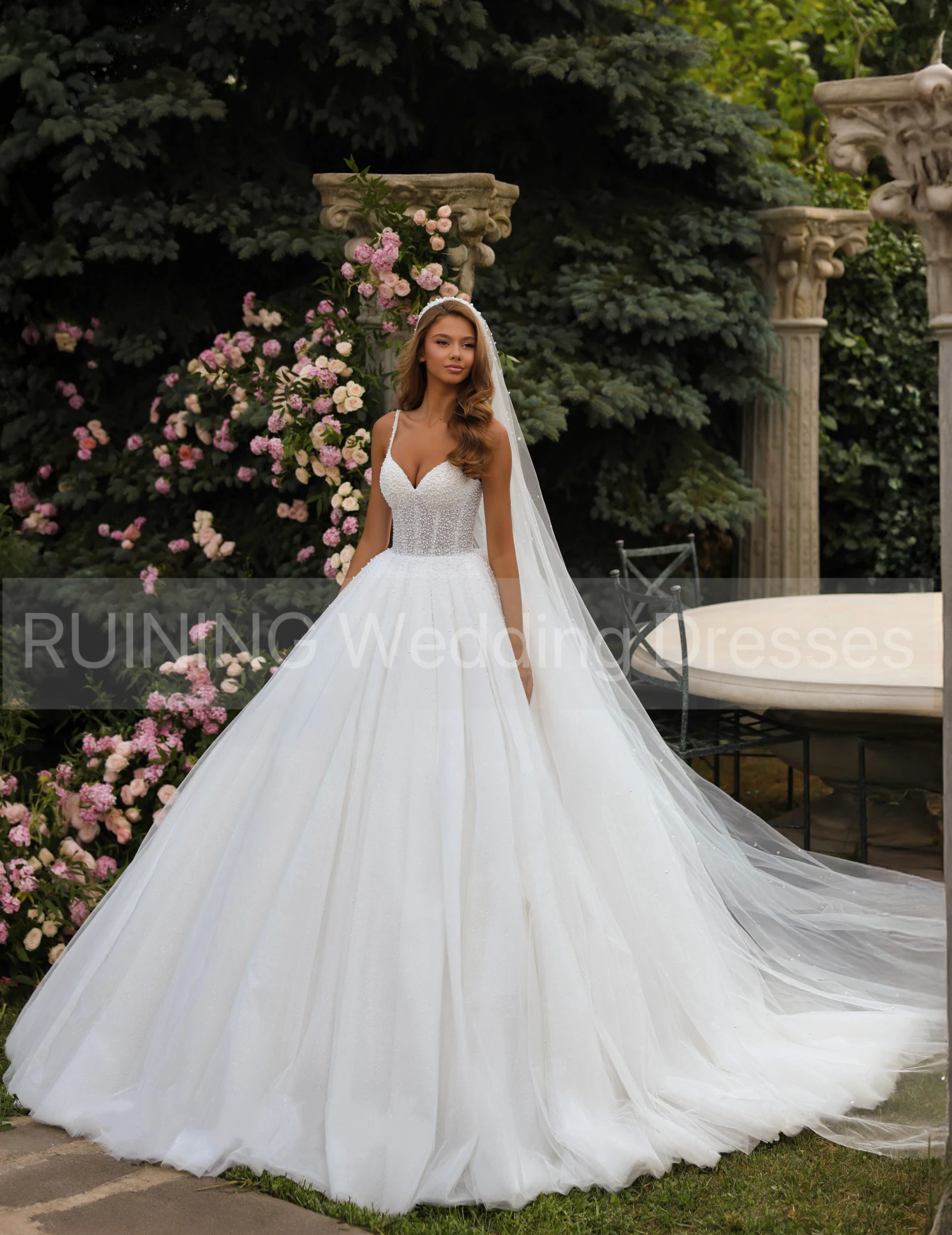 السباغيتي الأشرطة فستان الزفاف الفاخرة المرأة فستان حفلة أنيقة اللؤلؤ مشد فستان عروس طويل الكرة ثوب 2025 مخصص