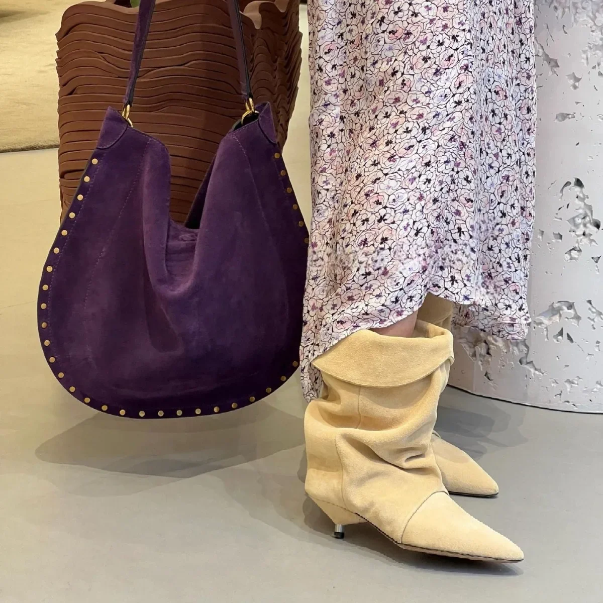 Niche Leather Pointed Toe Thin Heel Short Boots Autumn and Winter Leather Pile Boots Mid Boots Western Boots Soft Leather Boots