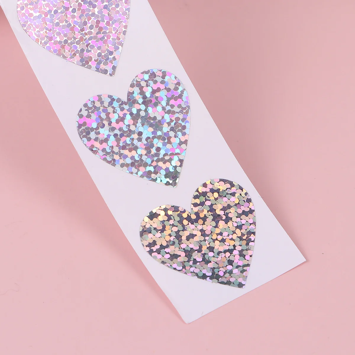 1 Roll of 500PCS Heart Shape Sticker Self-adhesive Gift Labels Sticker Label Decals Creative Roll Label Sticker for Gift Party