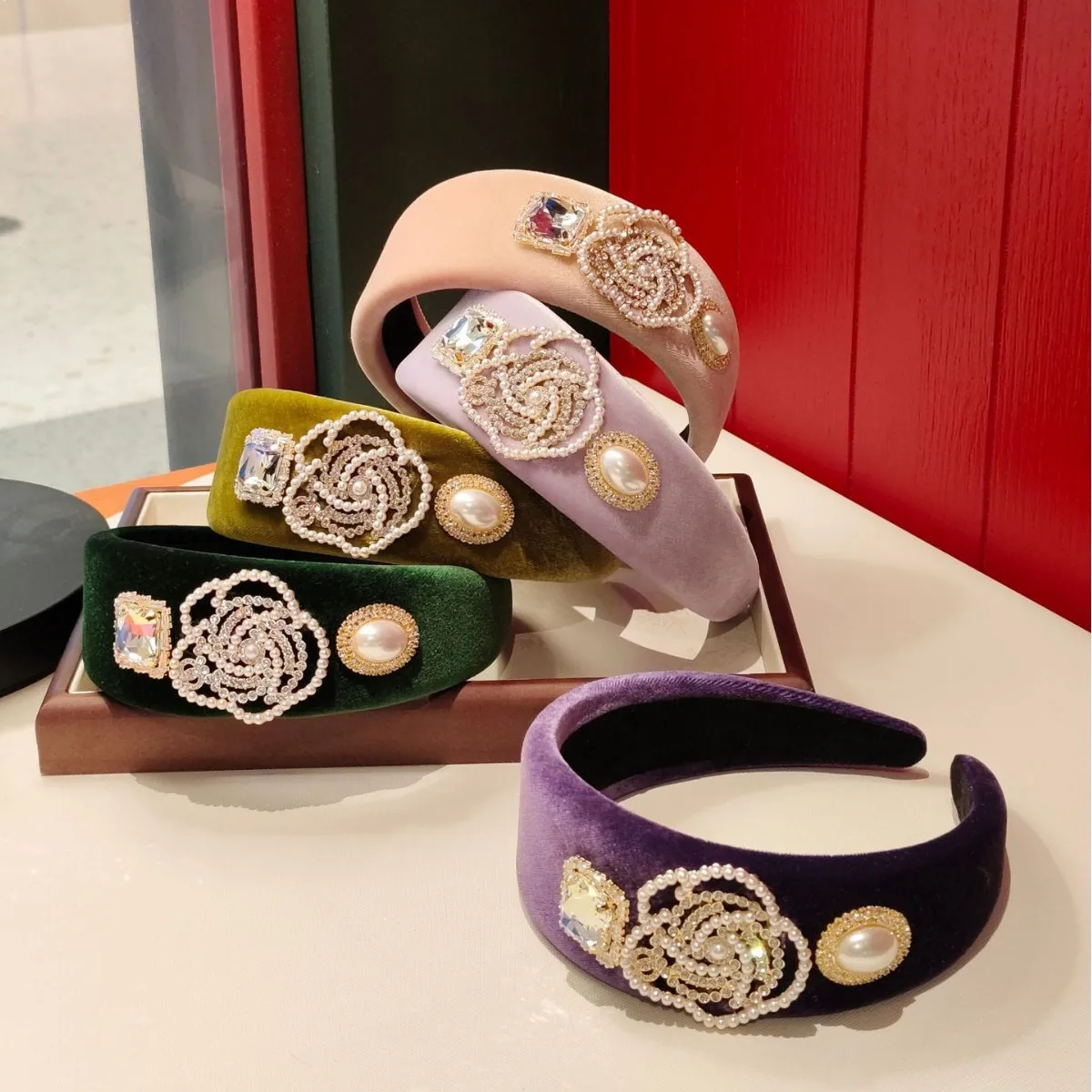 

Зимняя новинка: Корейская версия высококачественной бархатной ретро-повязки на голову с широким ободком и стразами, аксессуар для волос для женщин