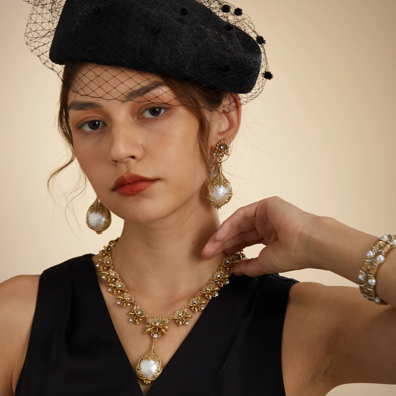 

Vintage Baroque Pearl Exaggerated Luxury Necklace For Women Pendant Gold Color Flower Jewelry High Quality Vacation Trends 2025