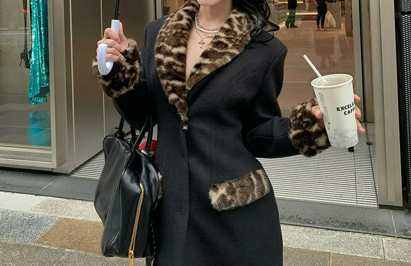 Niche mode imprimé léopard taille Design sens col en v manteau femmes nouveau hiver couleur contrastante tempérament manteau en laine