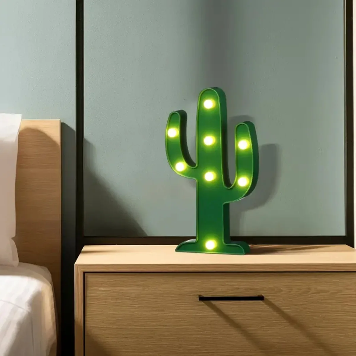 Christmas Cactus Shaped Battery Operated Night Light Green Plastic Cactus Mini Table Lamp Wall Mountable Suitable Bedroom Decor