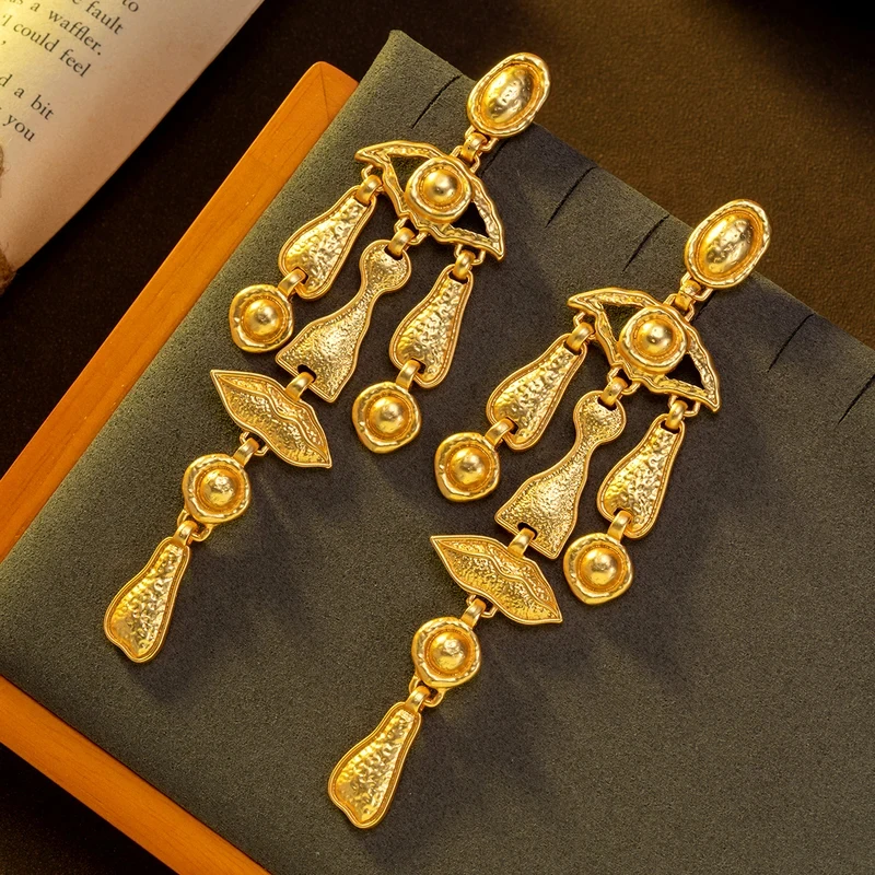

YISON Vintage Design Earrings with Unique Elements Gold Eyes and Mouth Luxurious Niche Suitable for Women Daily or Parties Gift