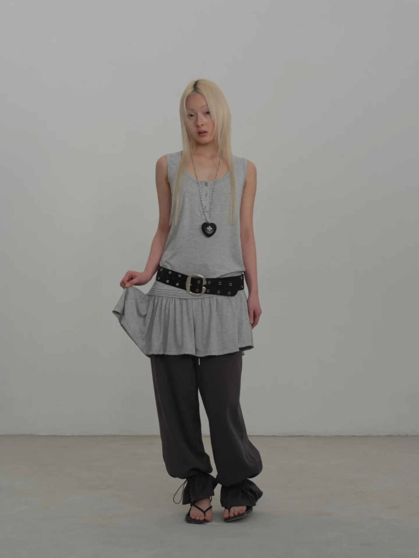

Rebornique Korean Style Asymmetrical Pleated Hem Sleeveless Vest Loose Layered Loose Slimming Mid-Length Women's Vest