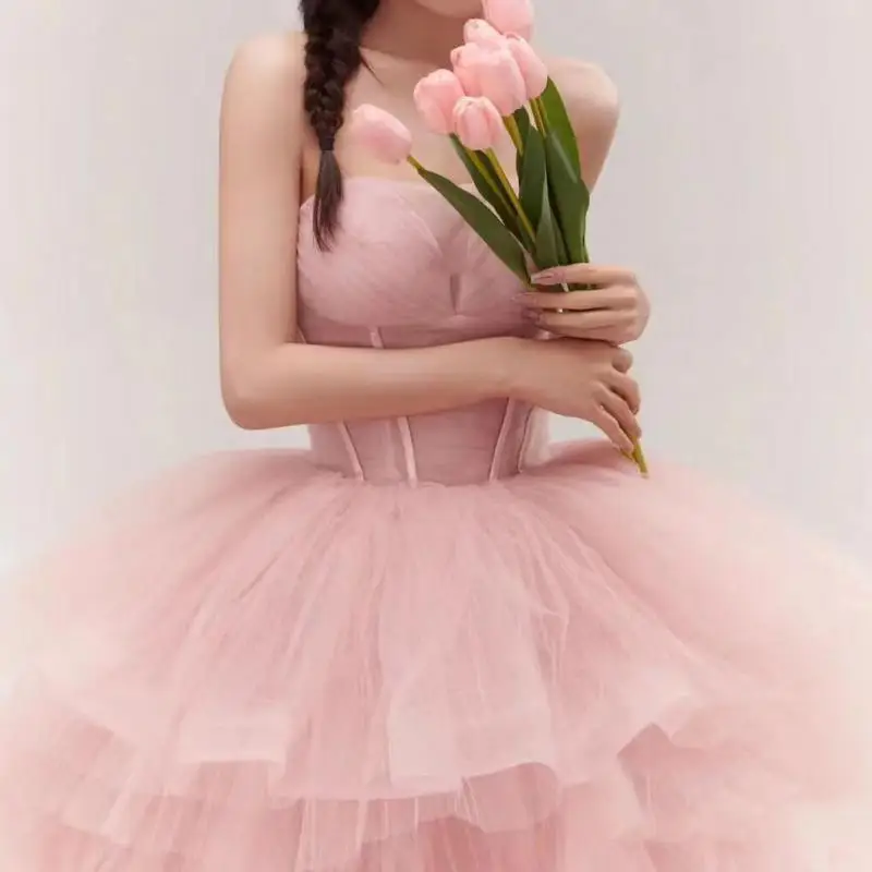 Милое розовое платье Vestidos De Quinceaneras, сексуальное без бретелек, Многоярусное, Vestido De Festa, новые фатиновые Бальные платья с маленьким шлейфом, размера плюс