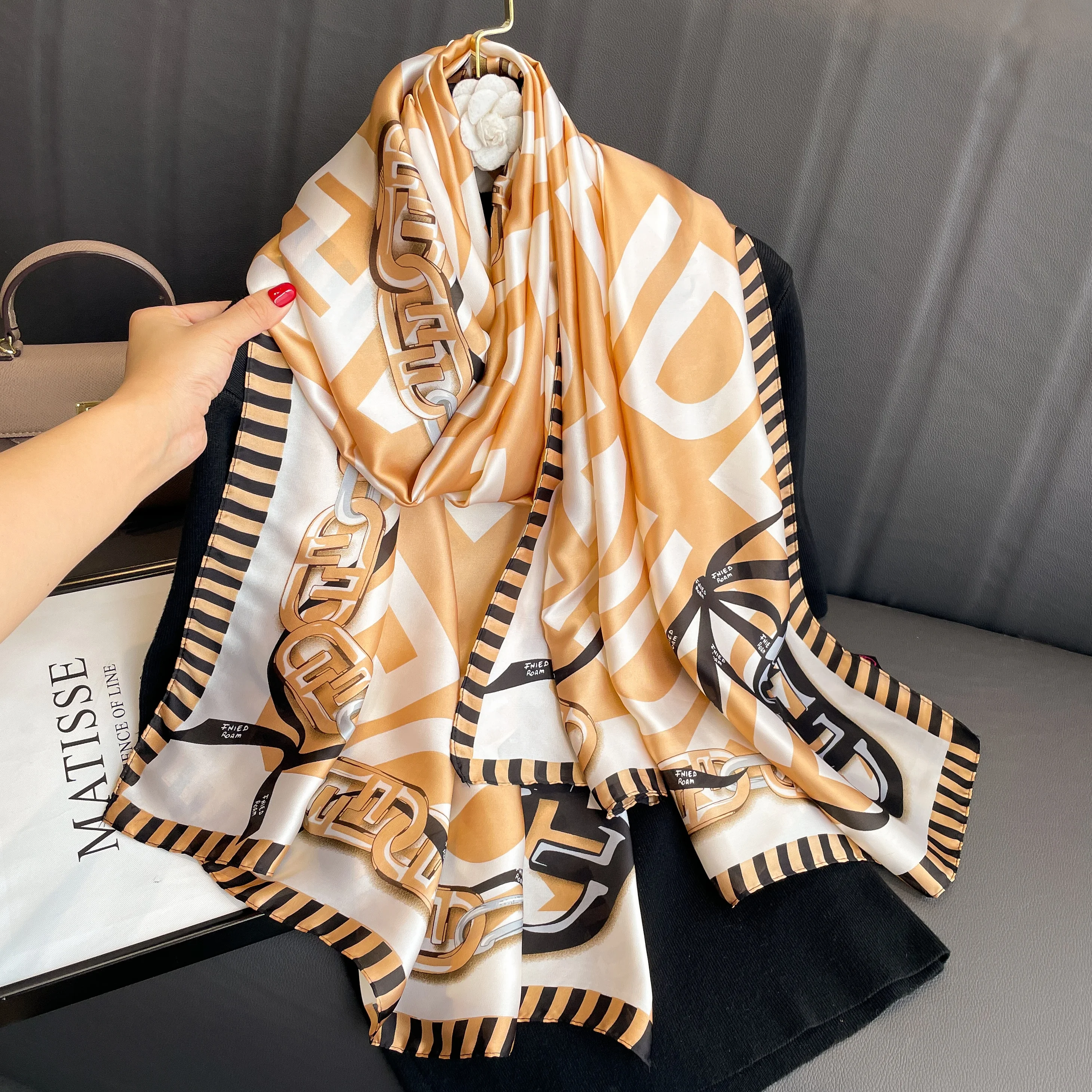 Luxury Brand New Style Spring Summer Women Big Flower Print Scarf Ladies Popular Beach Silk Shawl Fashion Headcloth