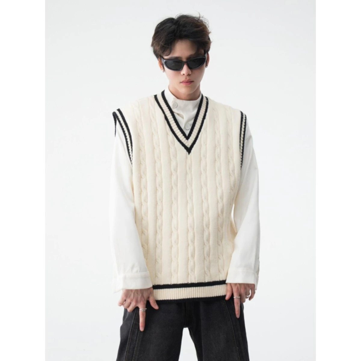 

Retro Japanese Sle Color Blo V-Ne Knitted Vest Loose Basic Svel Sweater for Men And Women Casual Autumn Wear