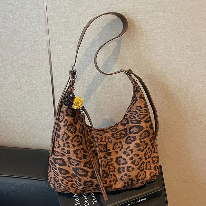 

Новая универсальная сумка через плечо с леопардовым принтом в стиле ретро, минималистичный дизайн, большая вместительная сумка через плечо, текстурированная и простая сумка для путешествий