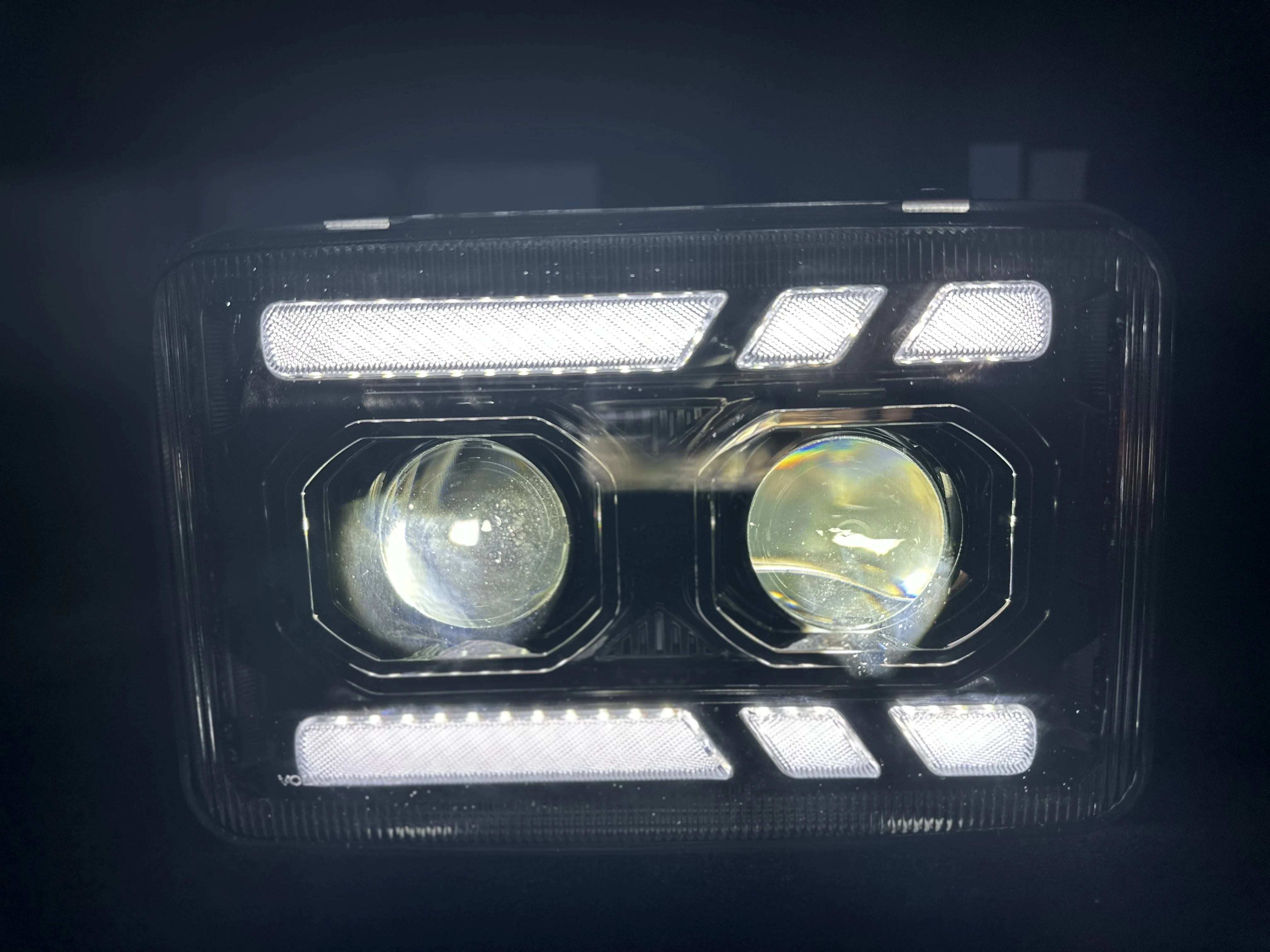 ボルボ FH12 FM10 FM12 FH16 トラック用 24V LED ヘッドライト 1 個