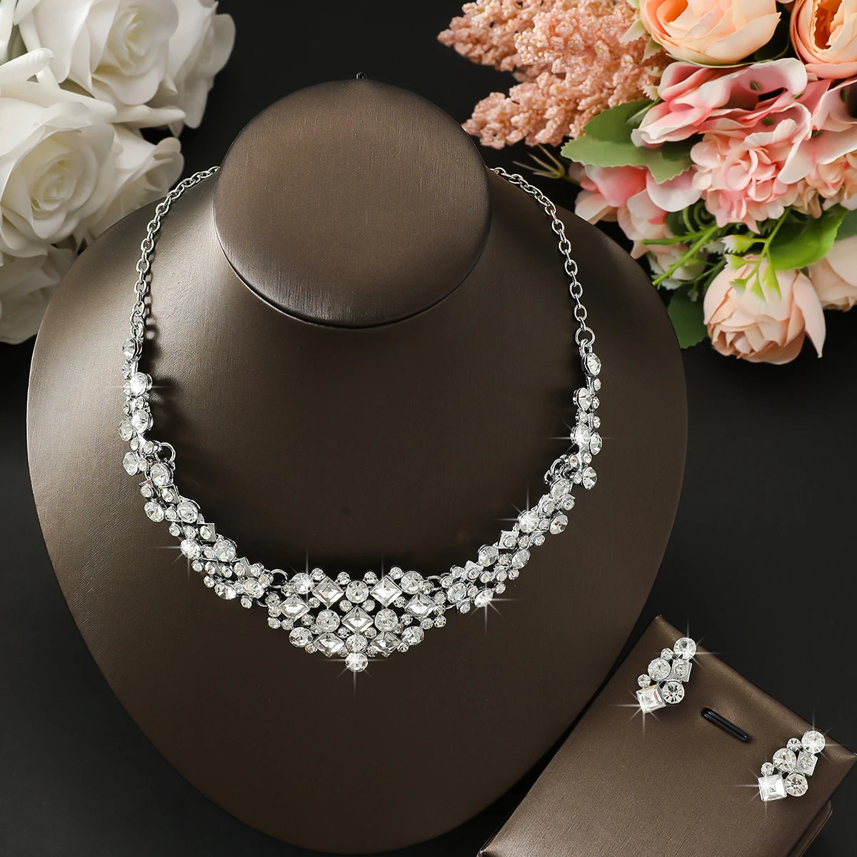 Photography Lighting For Jewelry - 3-częściowy zestaw biżuterii dla kobiet: naszyjnik