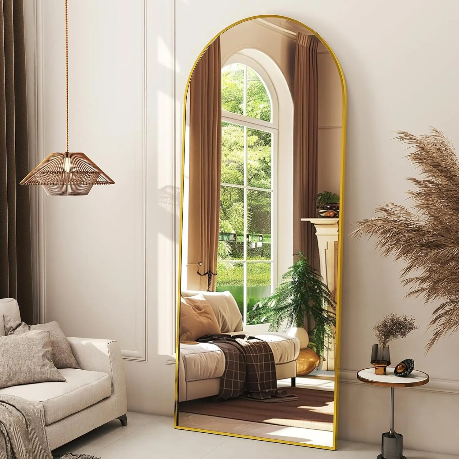 Specchio ad arco a figura intera da 56" con cornice in alluminio, finitura dorata, autoportante o montata a parete per un'elegante arredamento per la casa