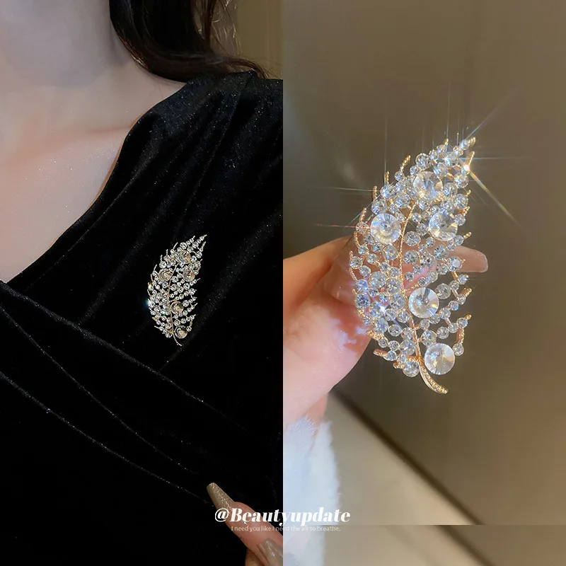 Broche de lujo con incrustaciones de hojas de circón, accesorios de vestido de traje, Pin de dama de temperamento de diseño, luz de Europa y Estados Unidos