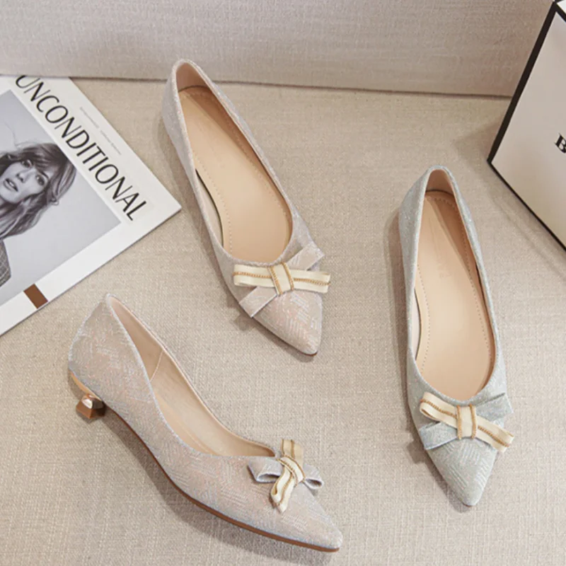 Senhora bombas de salto baixo 2cm gatinho salto deslizamento-on arco-nó doce vestido sapatos ponta pontiaguda bege sola anti-salto azul 43 pano de lantejoulas