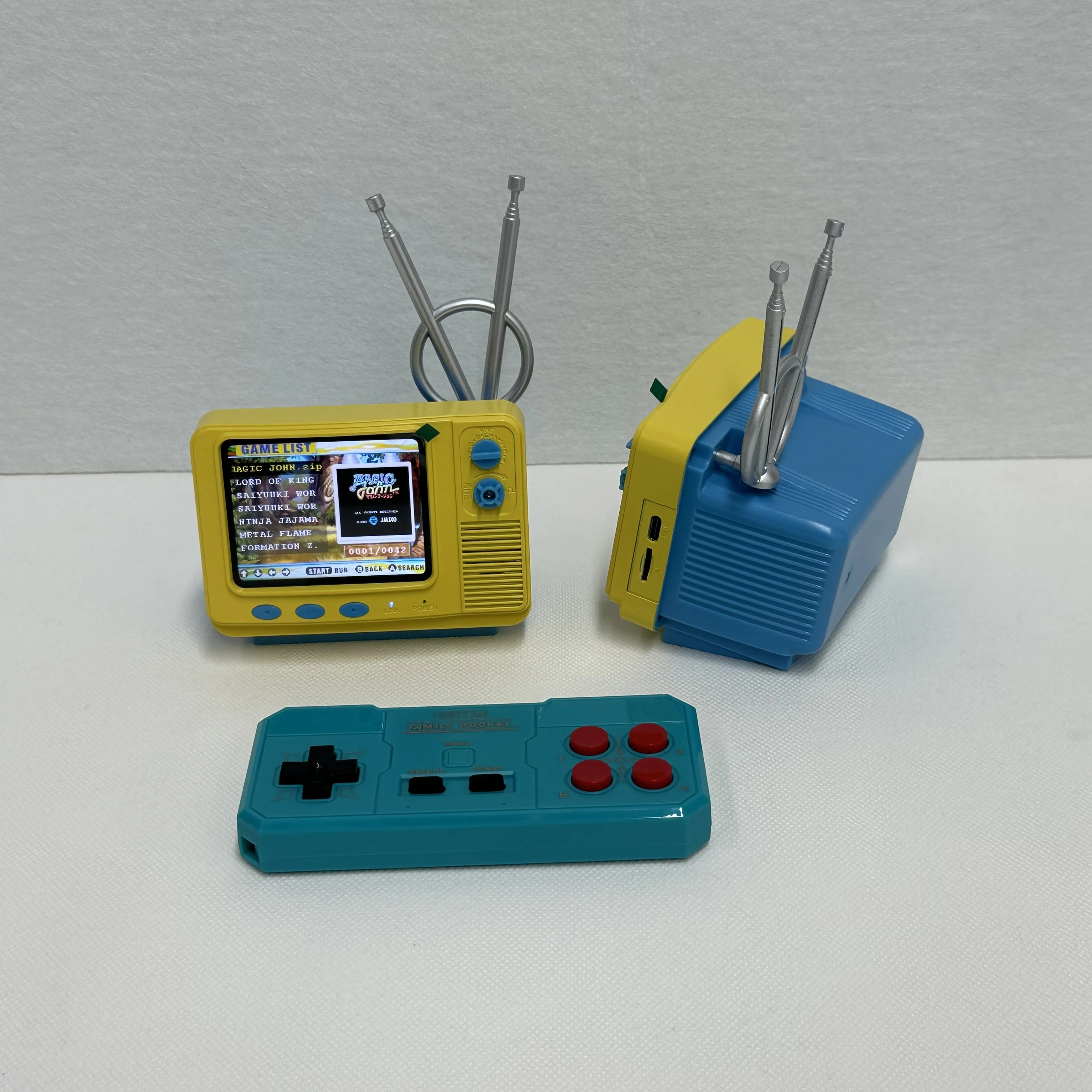 ファミリーレトロクラシック　GV300 コントローラー2個付属 Gv300レトロブックシェルフTVゲームコンソール、ハンドヘルド