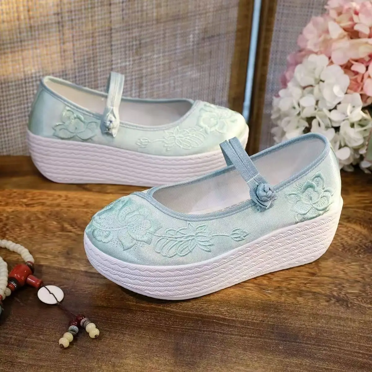 

Новые женские туфли ханьфу на толстой подошве в этническом стиле, весенне-осенние новые шелковые туфли с круглым носком и пряжкой на ремешке, увеличивающие рост