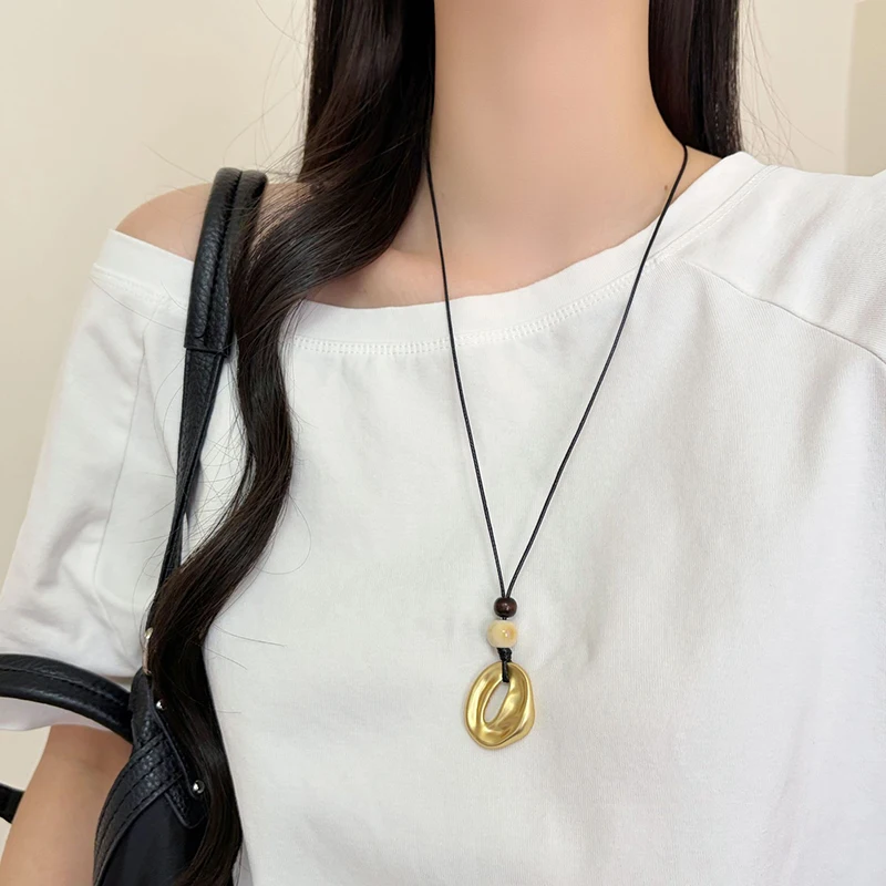 Fotografia 5: Colar Longo com Pingente Geométrico Irregular Simples Estilo Coreano para Mulheres e Unissex, Acessório de Moda com Estilo Versátil