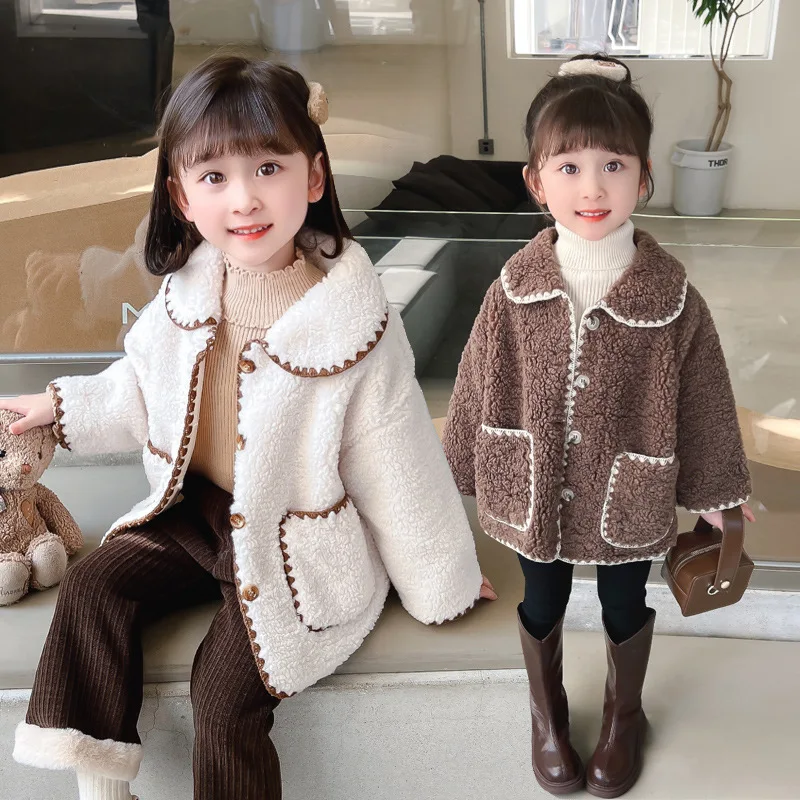 

2025 зимний однотонный плащ для девочек с воротником Питера Пэна, пушистый свитер, пальто, утепленные топы, удобная детская одежда