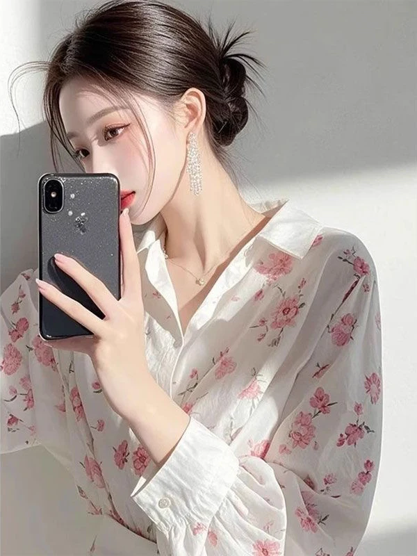 เดรสยาวพิมพ์ลายดอกไม้สีขาวสำหรับผู้หญิง แฟชั่นฤดูใบไม้ผลิใหม่ สไตล์หรูหรา ให้ความรู้สึกดี เหมาะสำหรับใส่ไปทำงาน ทรงหลวม