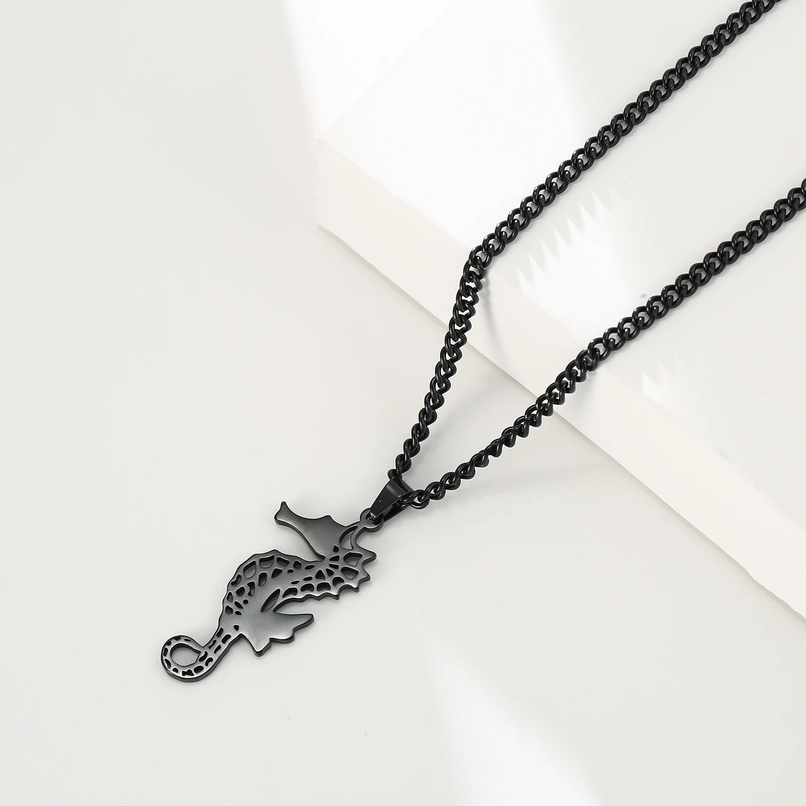 Unift Seahorse Simulation Animal Pendant Necklace Women Stainless Steel Fashion Charms Jewelry Ocean Party Accessories Gifts