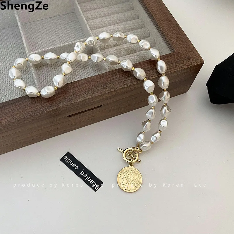 

2022 French New Retro Irregular Baroque Pearl Round Head Portrait Pendants Necklace Women Light Luxury Fashion Necklace Jewelry