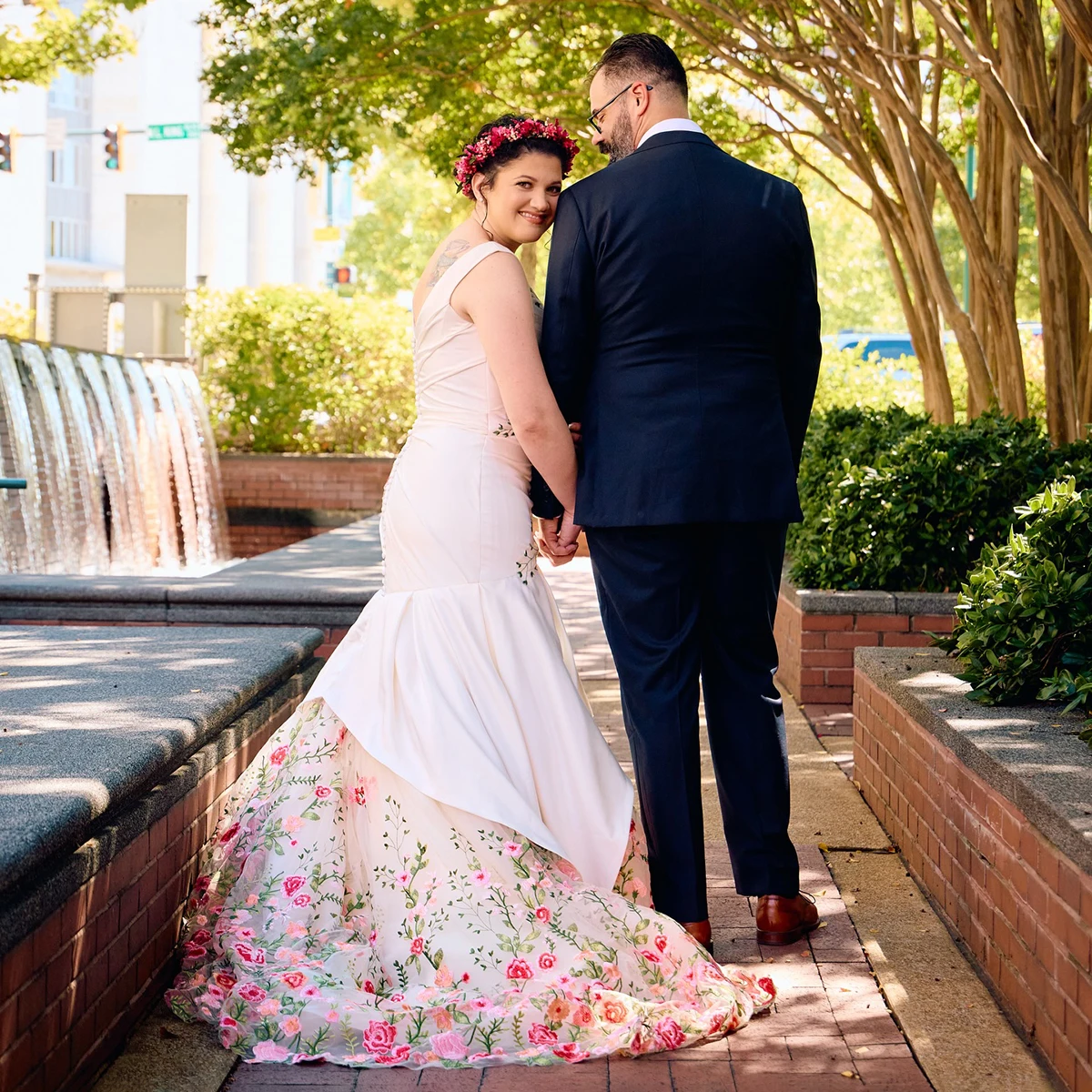Fit and Flare Embroidered Floral V Neck Fairytale Wedding Gowns Princess Surplace V Mermaid Plus Size Customized Bridal Dress