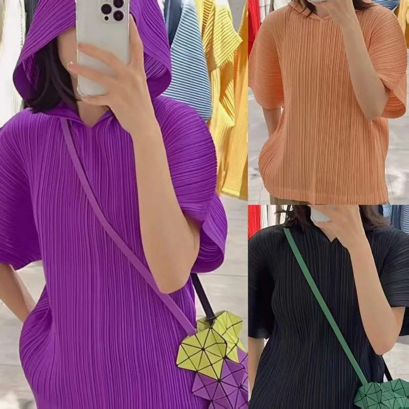 Felpa con cappuccio a pieghe Miyake 2025 Autunno Nuova maglietta versatile slim a maniche corte Felpa con cappuccio con pieghe alla moda da donna