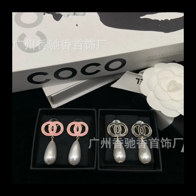 

Французский темперамент, эмаль, капли воды, жемчуг, женский аромат, бабушка, универсальные розовые серьги-гвоздики