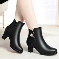 6cm Plus Size 35-42 Wygodna moda Med Block Heels Fur Shoes Winter 2024 Black Soft Leather Short Ankle Boots Office Mom