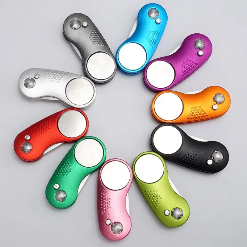 

2 шт., инструмент для ремонта Switchblade Golf Divot, шариковый маркер из алюминиевого сплава, зеленая вилка для гольфа, складная кнопка, спортивные аксессуары для мини-гольфа