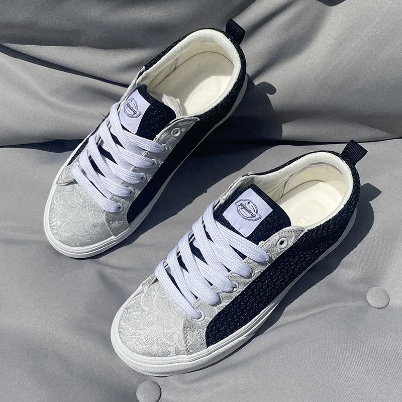 

Низкие туфли в тон больших размеров. Трендовая повседневная обувь Joker для мужчин и женщин-любителей.