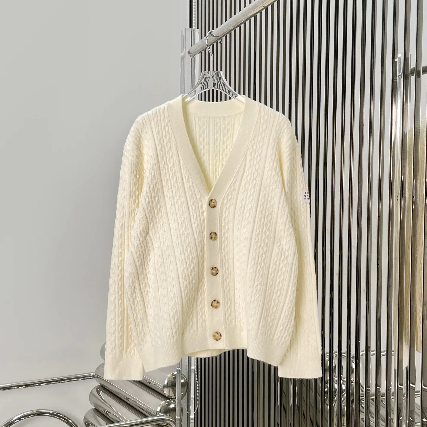 2026 New Arrival: Women's Cream White Minimalist Relaxed Vibe Cable-Knit Cardigan - Wooden Button Autumn-Winter Knitwear