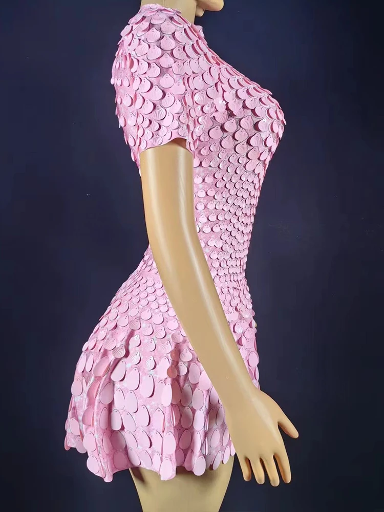 Wysokiej jakości elastyczna różowa sukienka z brokatem w kształcie muszli 2025 Nowa moda odzież damska na zamówienie