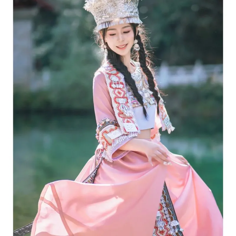 핑크 민족 의상 머리 장식 칼라 사진 스튜디오