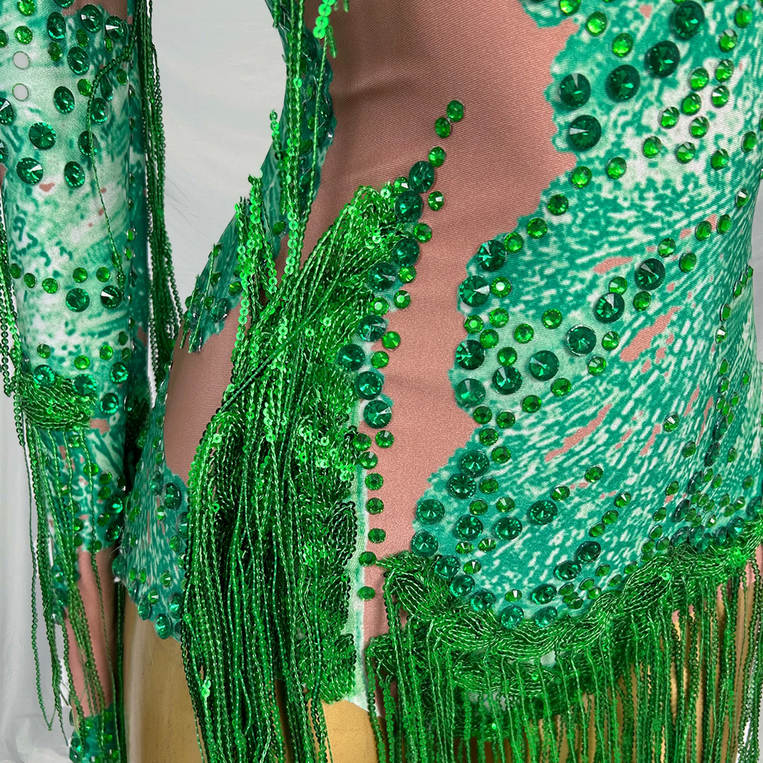 Kombinezon damski z jednym rękawem, frędzlami i dżetami, strój na karnawał, imprezę, festiwal, kostium sceniczny, body.