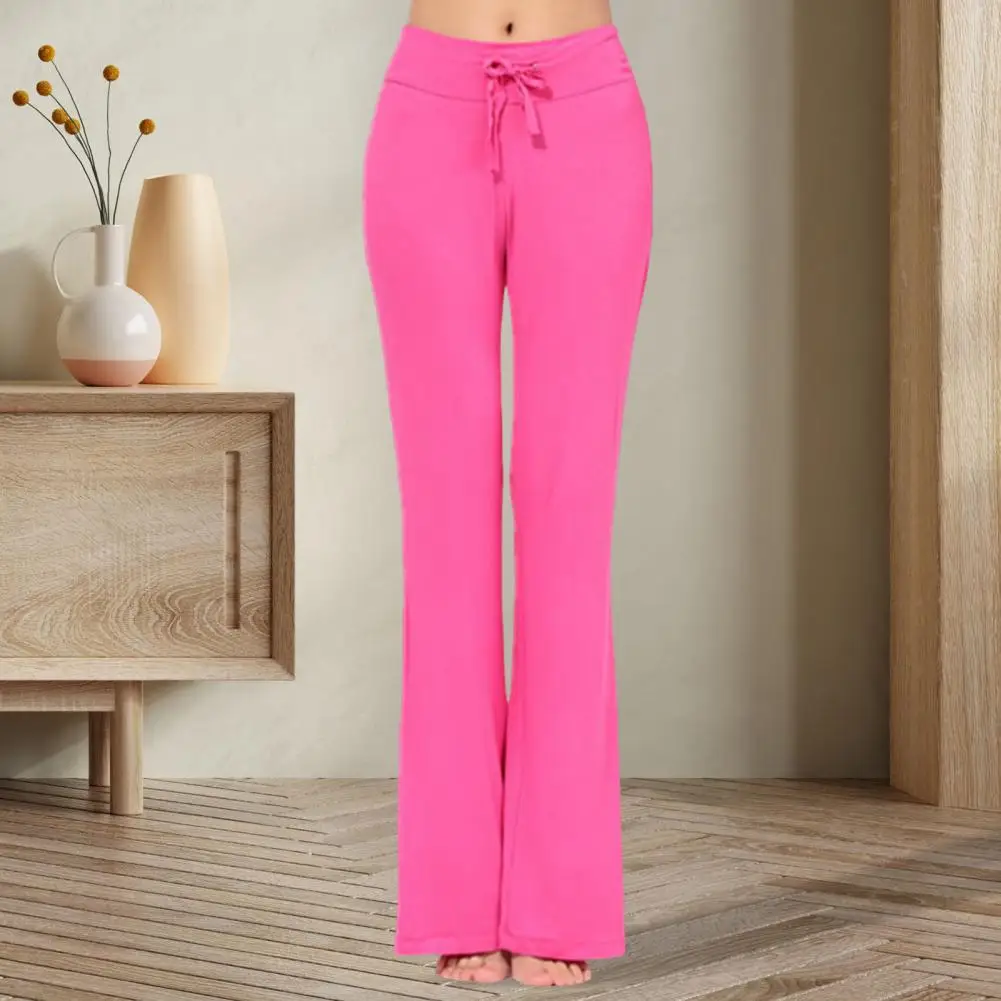 Однотонные брюки. Стильные женские расклешенные брюки с карманами. Удобные повседневные брюки с регулируемым шнурком и эластичной резинкой на талии.