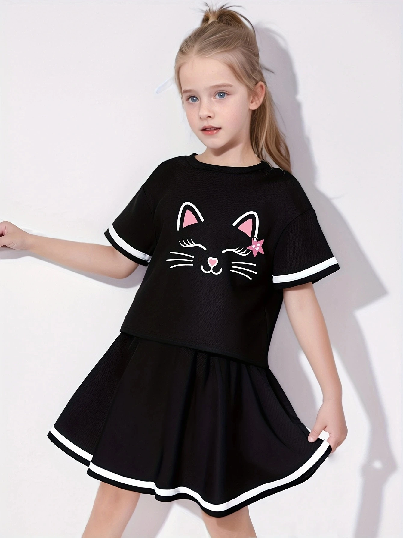 Girl's two-piece dress with cat print, T-shirt+pleated skirt set, suitable for fitness and sports for girls to wear outside
